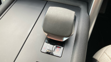 Land Rover Discovery 3.0 D300 Dynamic SE 5dr Auto Diesel Station Wagon